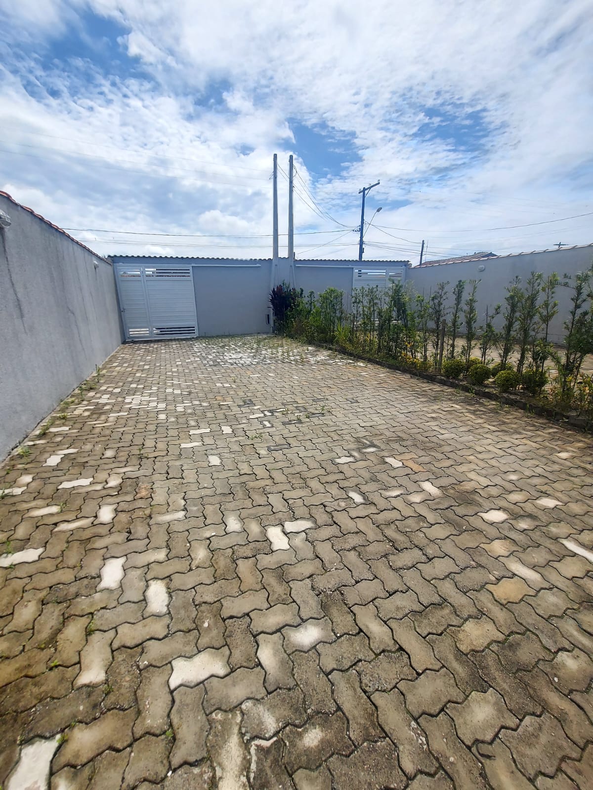 Casa Superior 3 Dorms com Suíte, Closet, Planejados e Piscina 7x3!