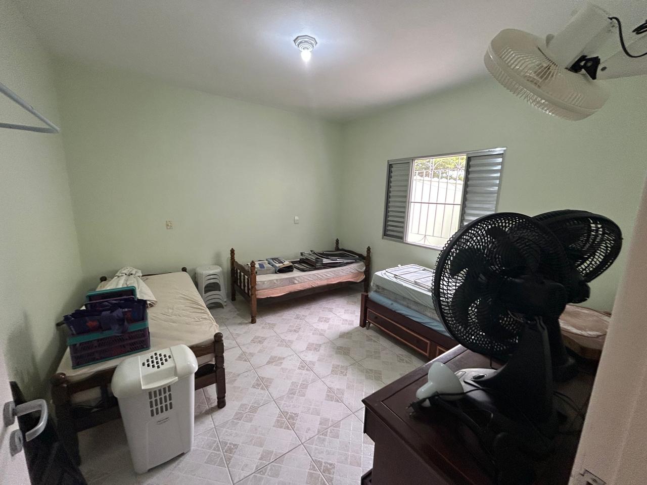 Casa em Peruíbe a 180 metros da praia com edícula e 5 vagas!