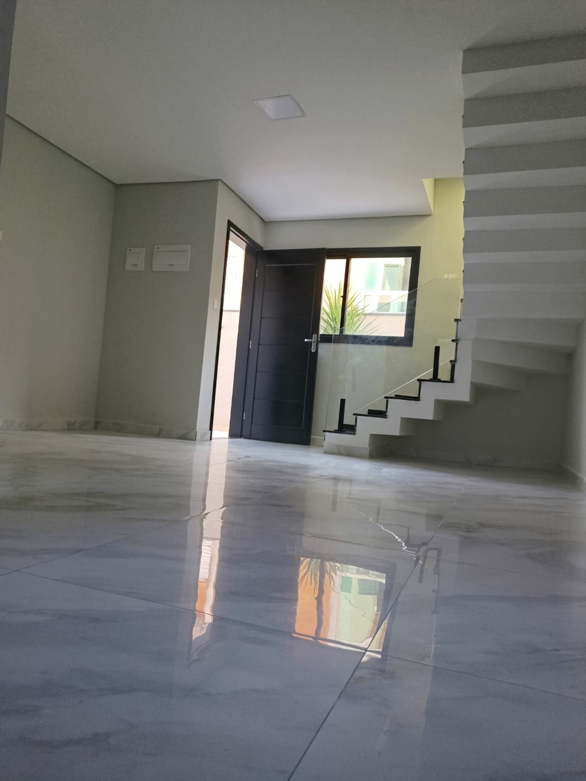 Viva o Sonho: Casa Moderna com Suítes, Hidro e Lazer Completo em Ótima Localização.