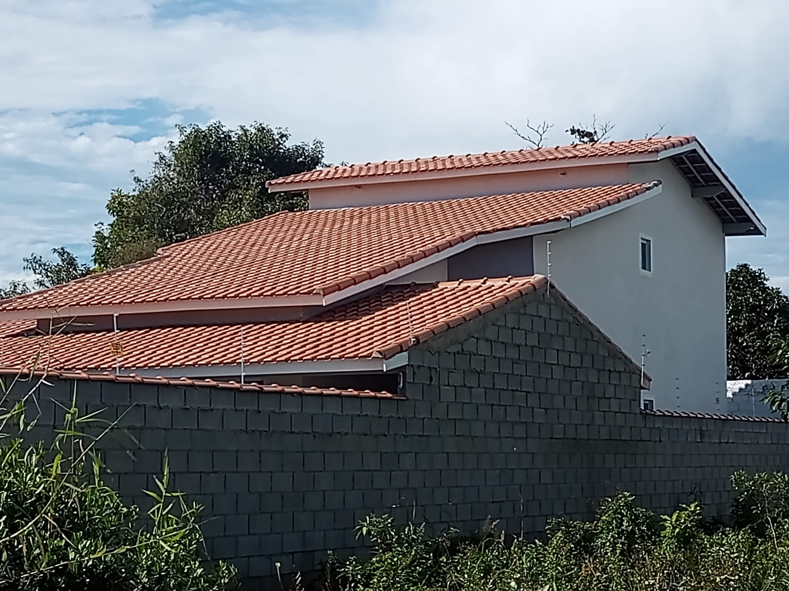 Casa 2 Dormitórios com Piscina e Cascata - Aceita Financiamento