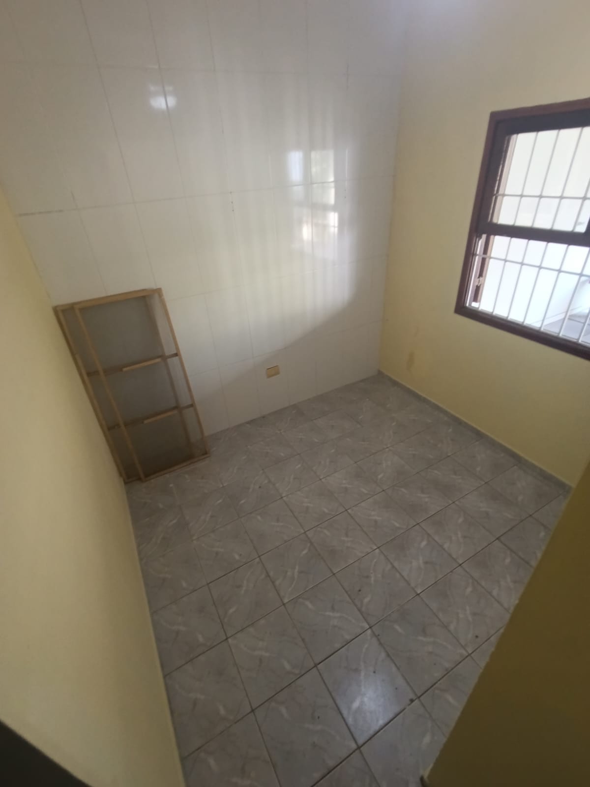 CAS261305 Edícula a 200 metros da praia em Itanhaém com 10 vagas de garagem