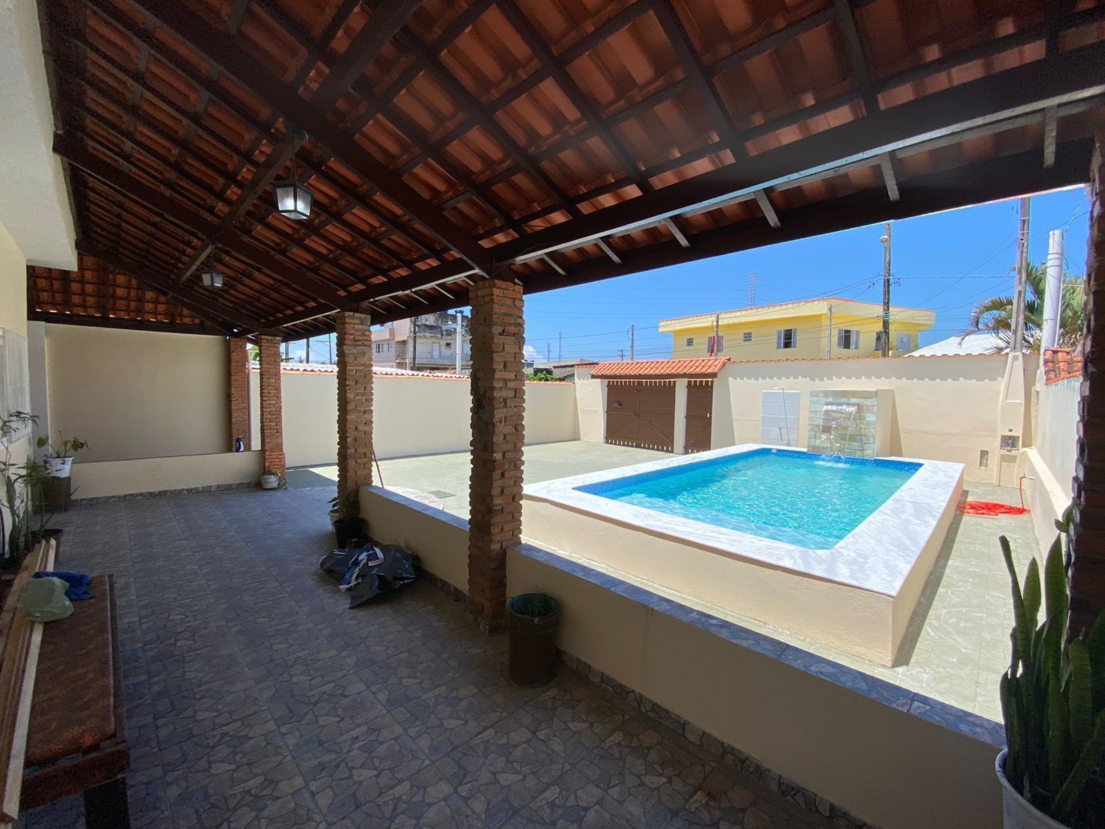 Imóvel Misto: Salão Comercial + Casa 3 Dorms com Piscina - Financia