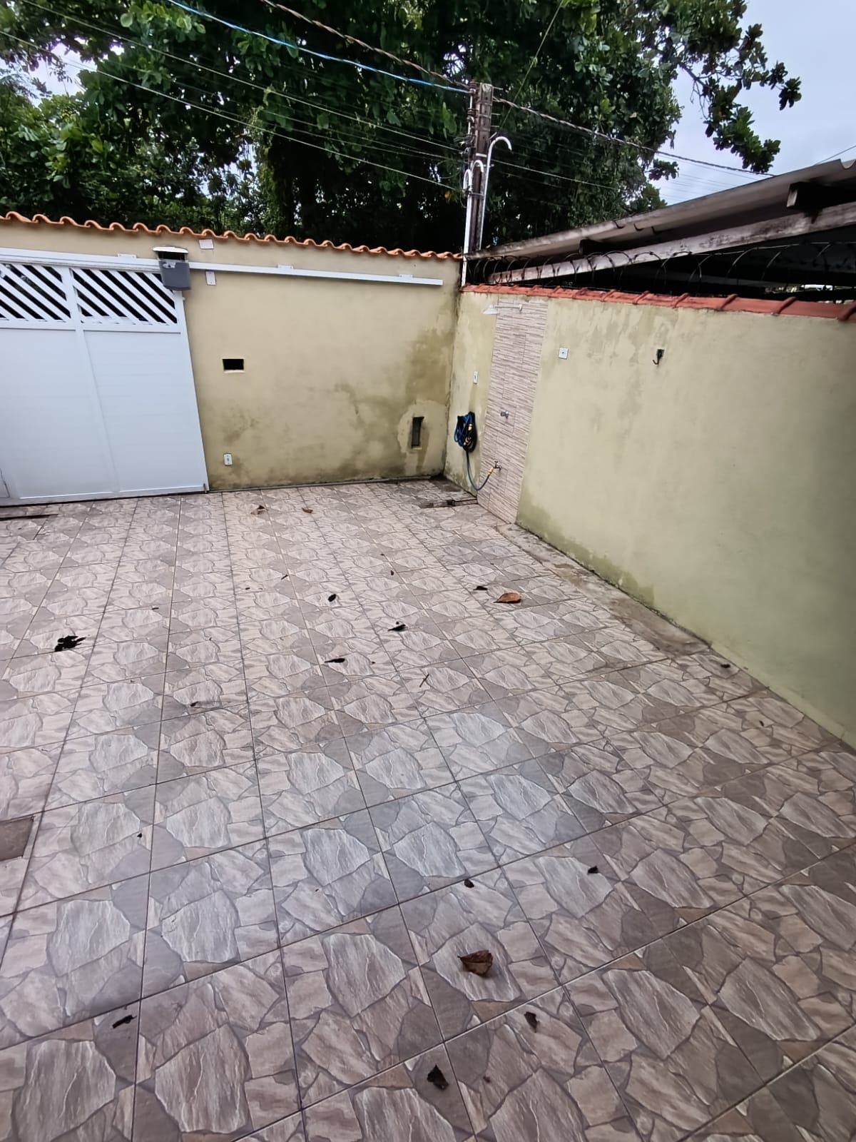 CAS261300 Casa no Suarão com Edícula e Churrasqueira – 2 Minutos do Centro Comercial – Aceita Financiamento!