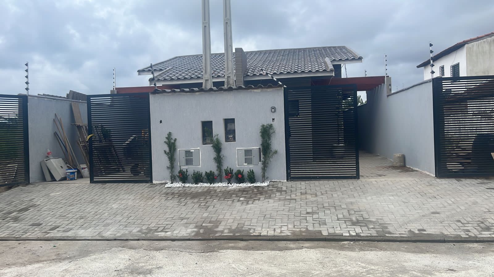 Casa Nova 3 Dorms (1 Suíte Master) com Piscina e Hidro - Lado Praia