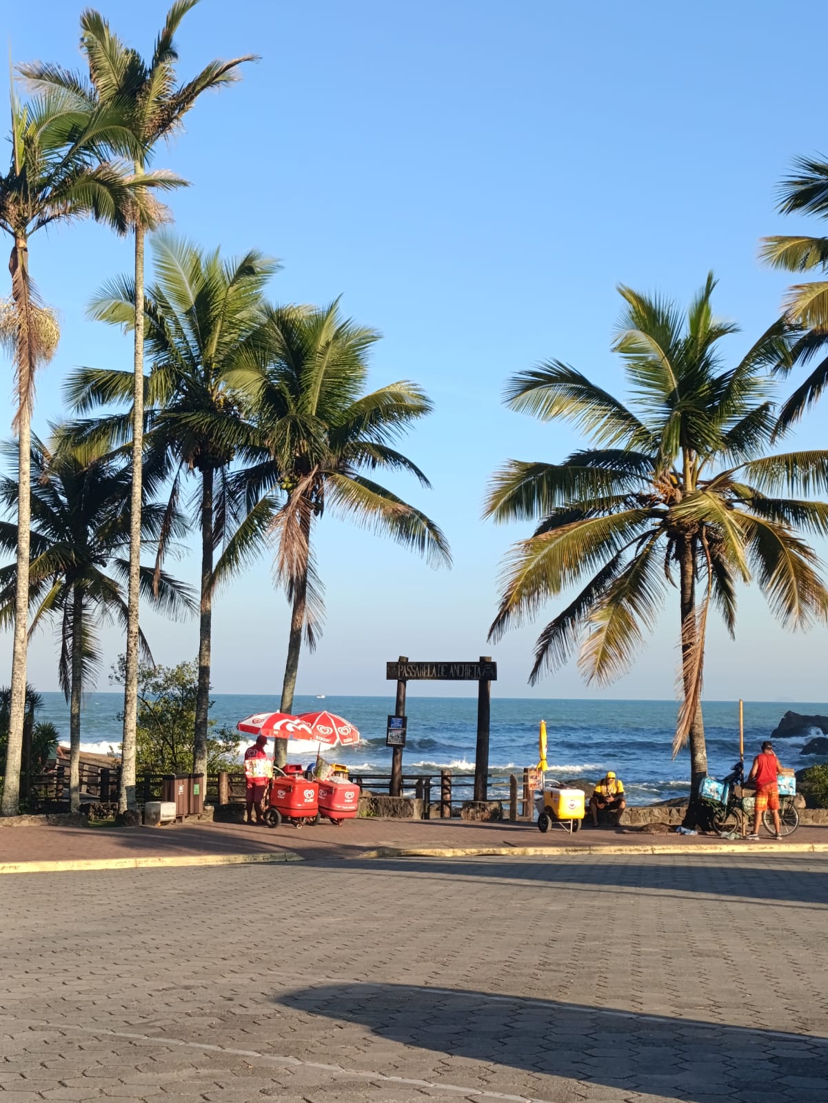 Viva o Sonho: Casa Moderna com Suítes, Hidro e Lazer Completo em Ótima Localização.