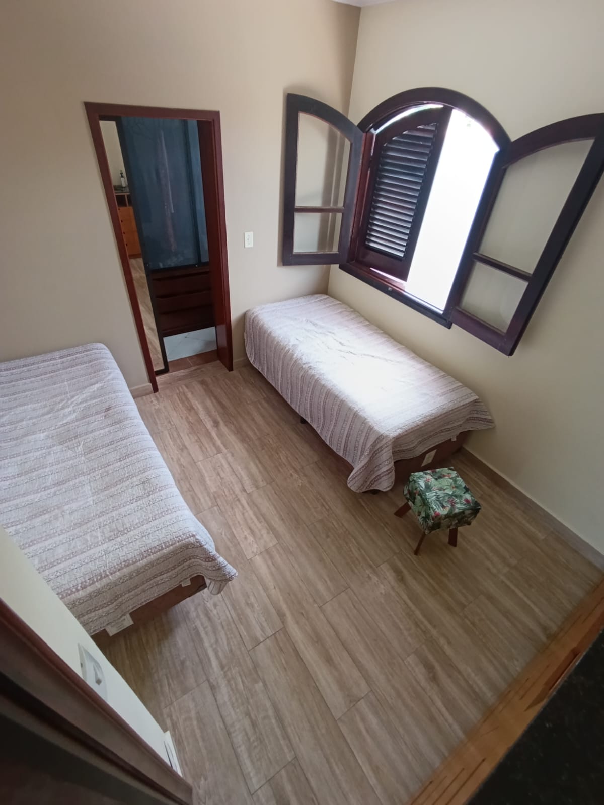 Casa de alto padrão em Itanhaém com energia solar e 4 dormitórios a 300m do mar!