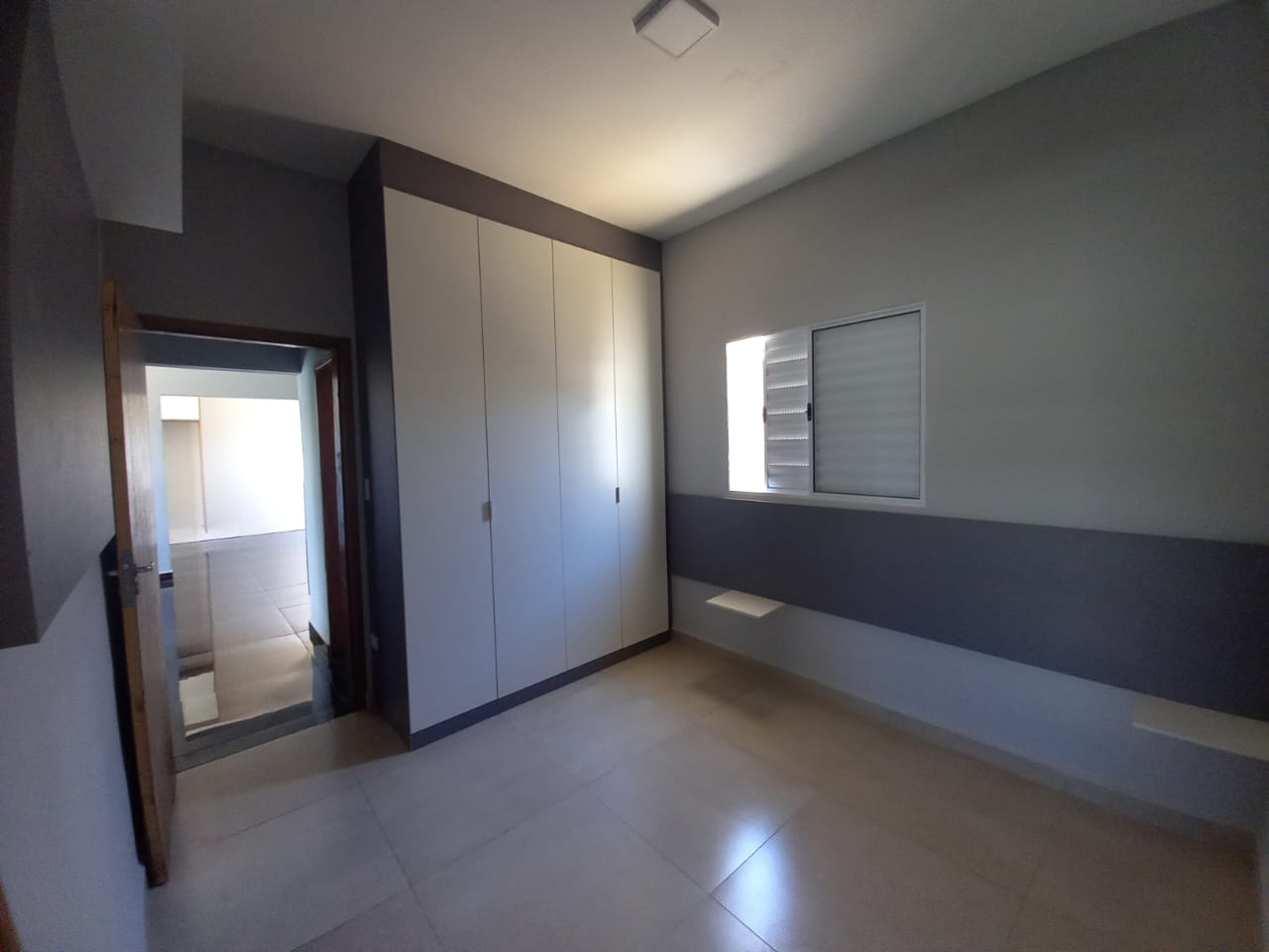 Casa 2 Dorms (1 Suíte) com Planejados e Piscina com Cascata