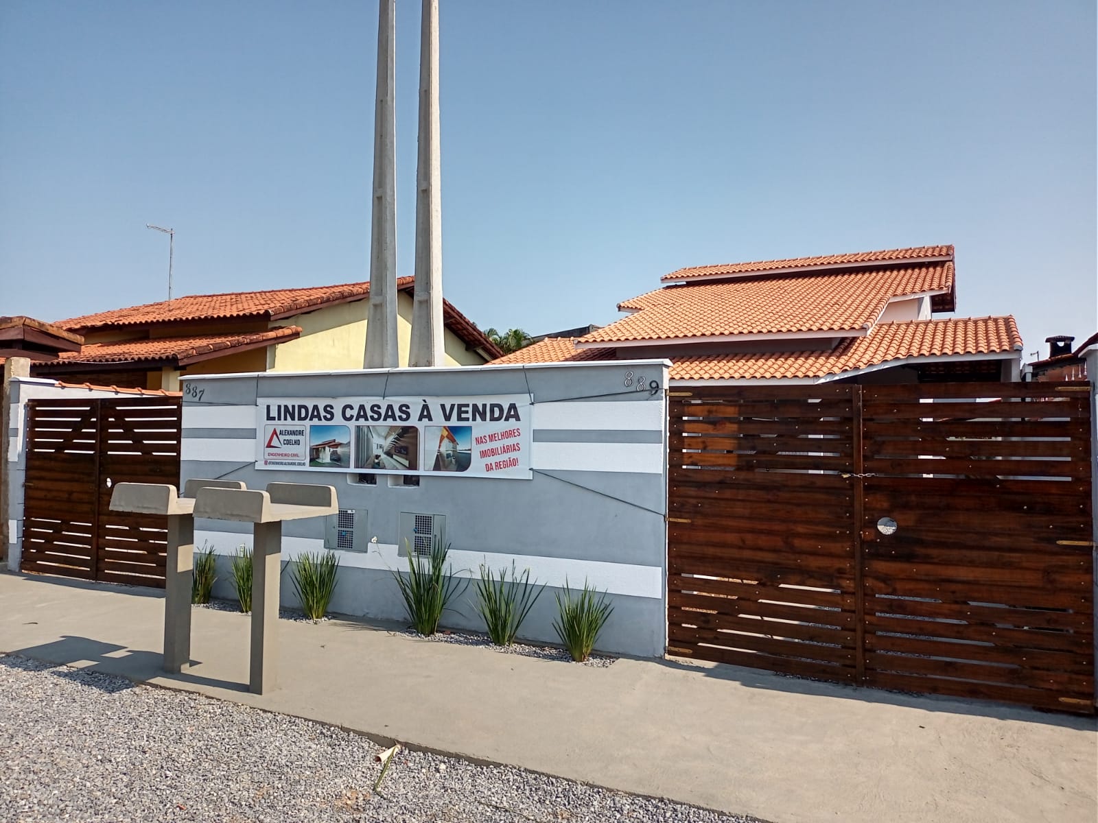 Imóvel Misto: Salão Comercial + Casa 3 Dorms com Piscina - Financia