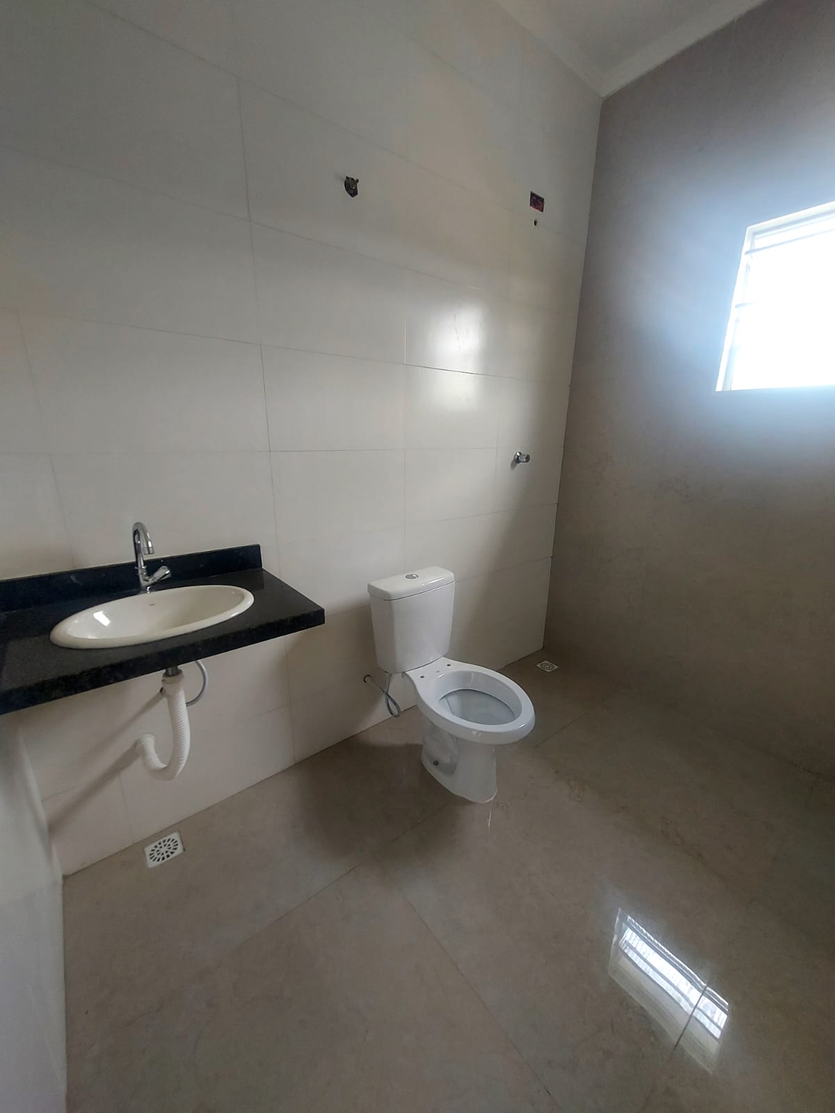 Casa Superior 3 Dorms com Suíte, Closet, Planejados e Piscina 7x3!