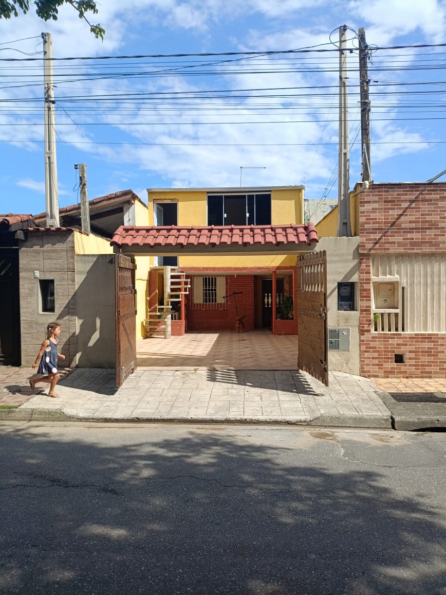 CAS261312 Casa em Itanhaém 2 dormitórios com suíte e escritório a 600m da praia