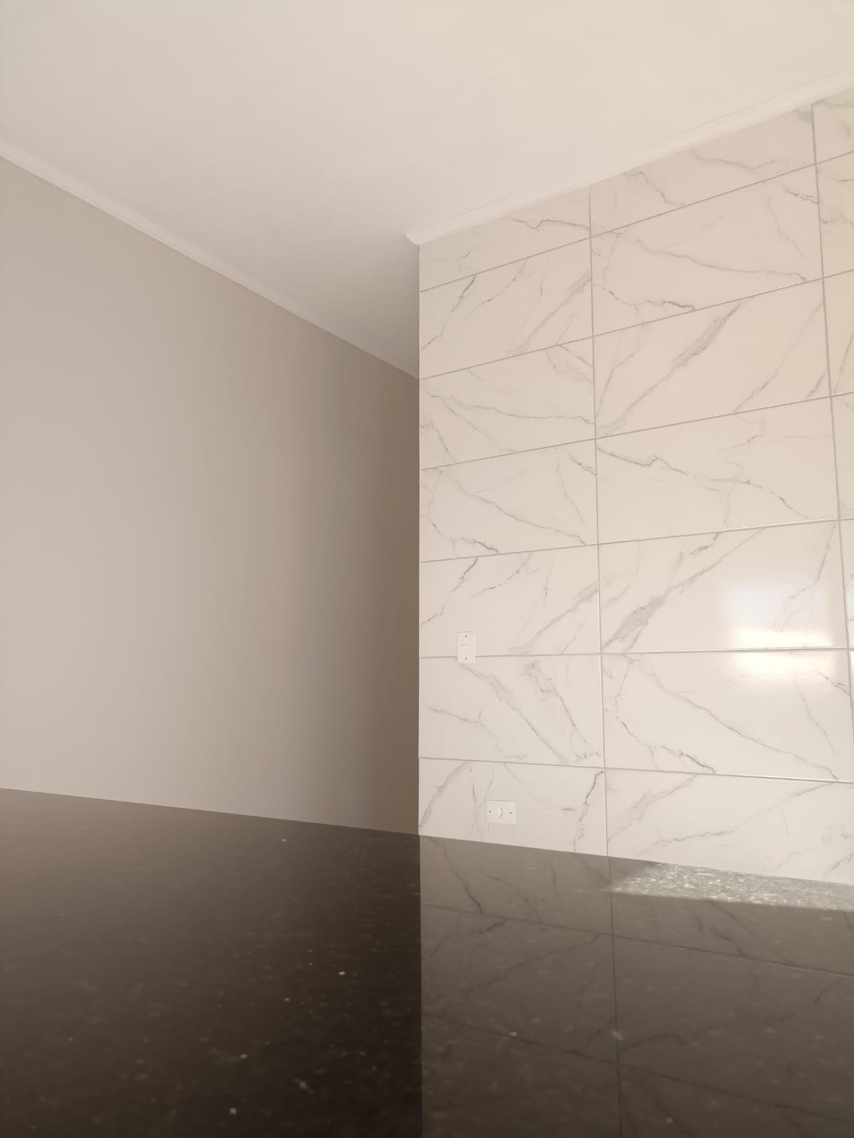 Casa Térrea Nova 2 Dorms (Suíte) - Amplo Espaço para Piscina - Financia