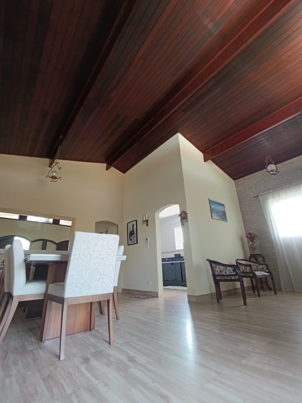 Casa de alto padrão em Itanhaém com energia solar e 4 dormitórios a 300m do mar!