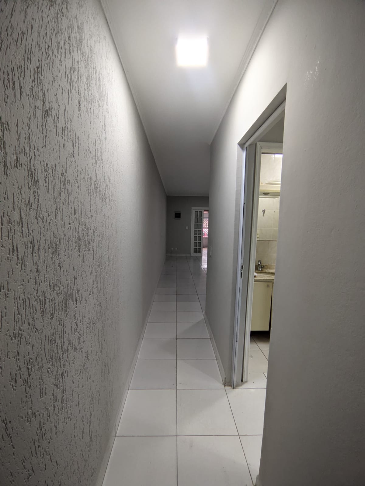 Casa com 2 Suítes Espaçosas, Área Gourmet Completa e Segurança Total