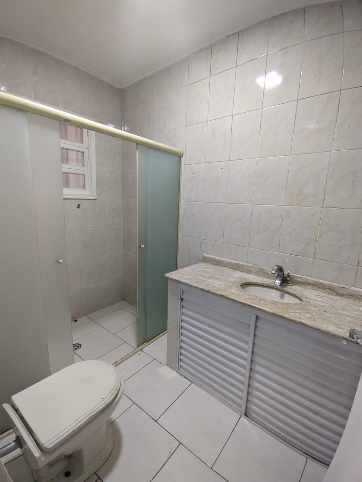 Casa com 2 Suítes Espaçosas, Área Gourmet Completa e Segurança Total