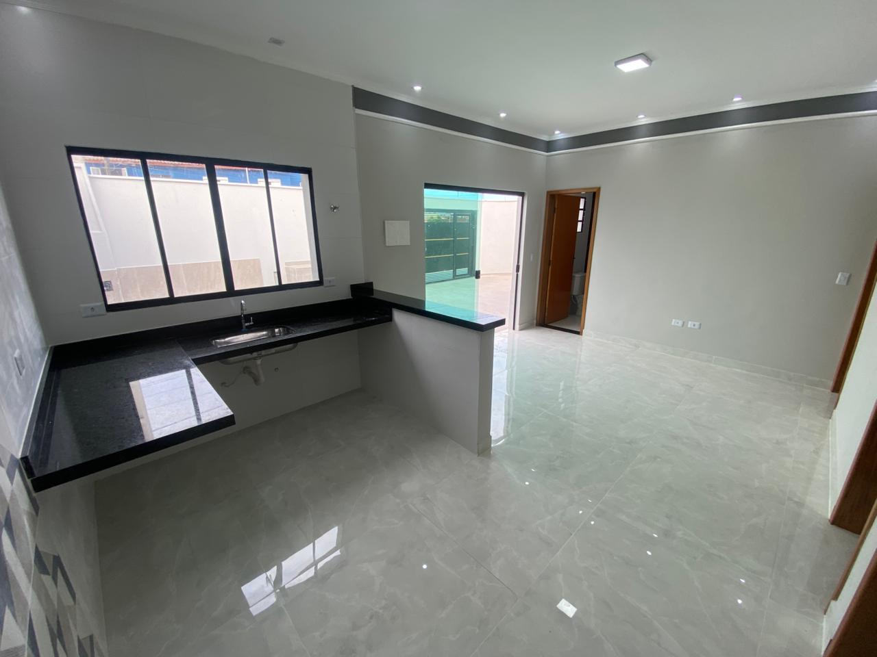 CAS261322 Casa nova em Mongaguá 3 dormitórios com piscina e cascata lado praia