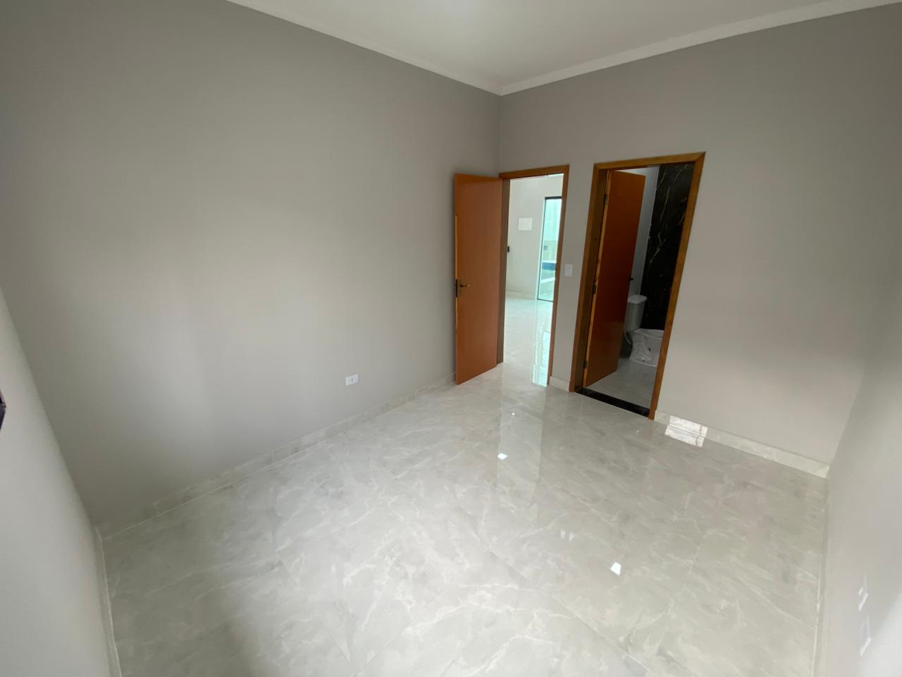 CAS261322 Casa nova em Mongaguá 3 dormitórios com piscina e cascata lado praia