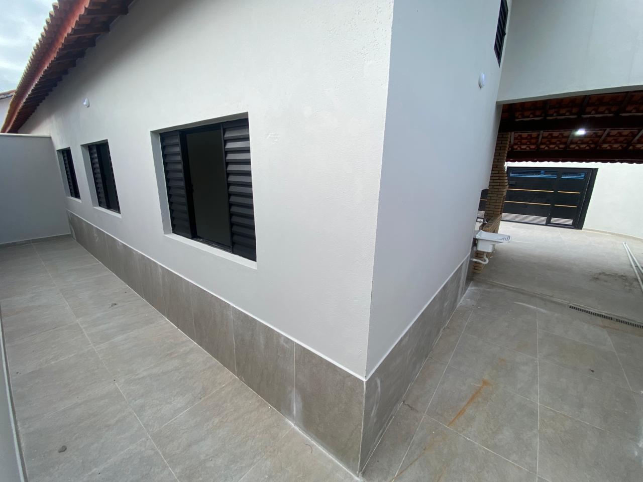 CAS261322 Casa nova em Mongaguá 3 dormitórios com piscina e cascata lado praia