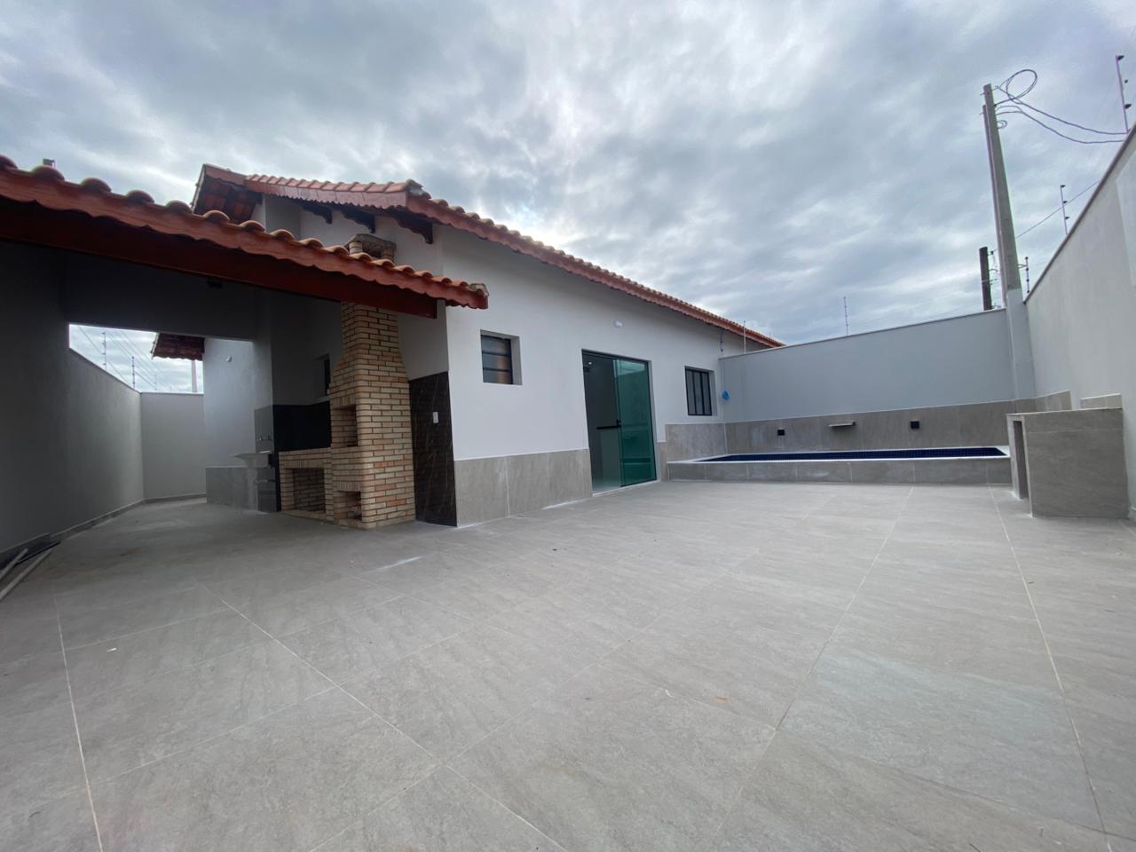 CAS261322 Casa nova em Mongaguá 3 dormitórios com piscina e cascata lado praia