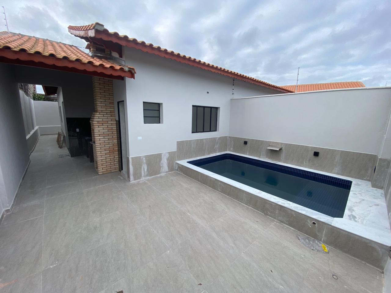 CAS261319 Casa nova em Mongaguá no Balneário Plataforma com piscina e suíte