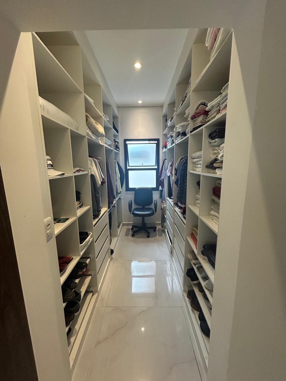 CAS261316 Sobrado no Condomínio Flora Rica Peruíbe com 4 suítes e piscina