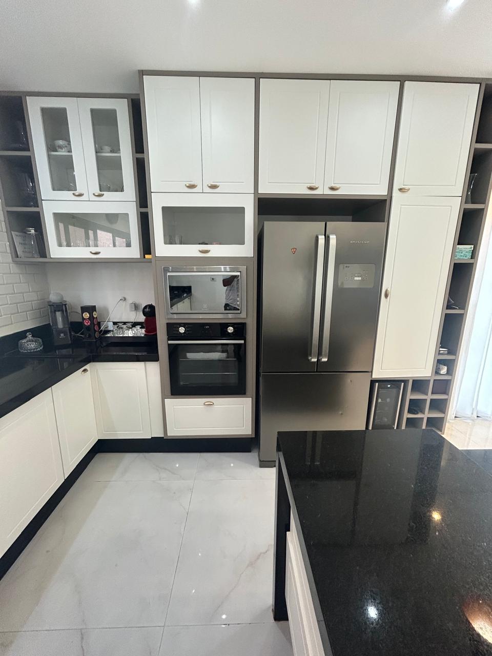 CAS261316 Sobrado no Condomínio Flora Rica Peruíbe com 4 suítes e piscina