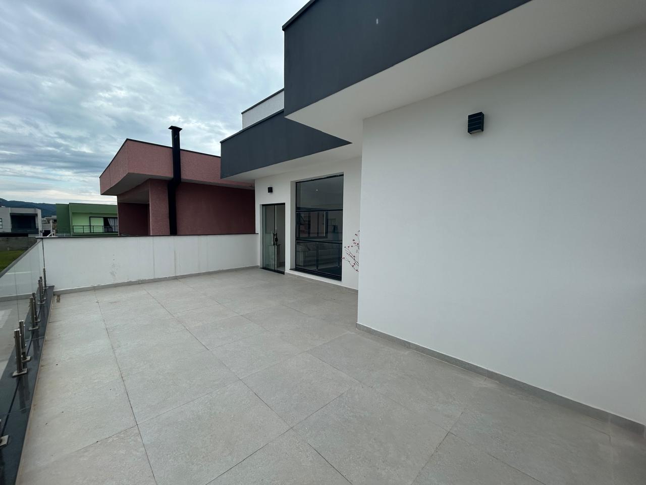 CAS261316 Sobrado no Condomínio Flora Rica Peruíbe com 4 suítes e piscina