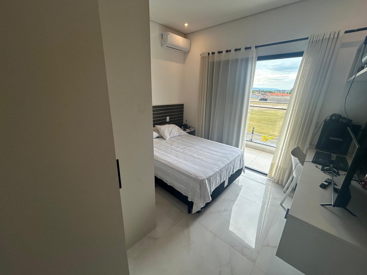 CAS261316 Sobrado no Condomínio Flora Rica Peruíbe com 4 suítes e piscina