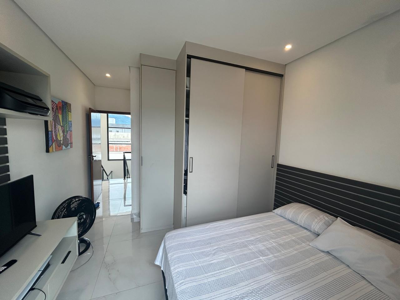 CAS261316 Sobrado no Condomínio Flora Rica Peruíbe com 4 suítes e piscina