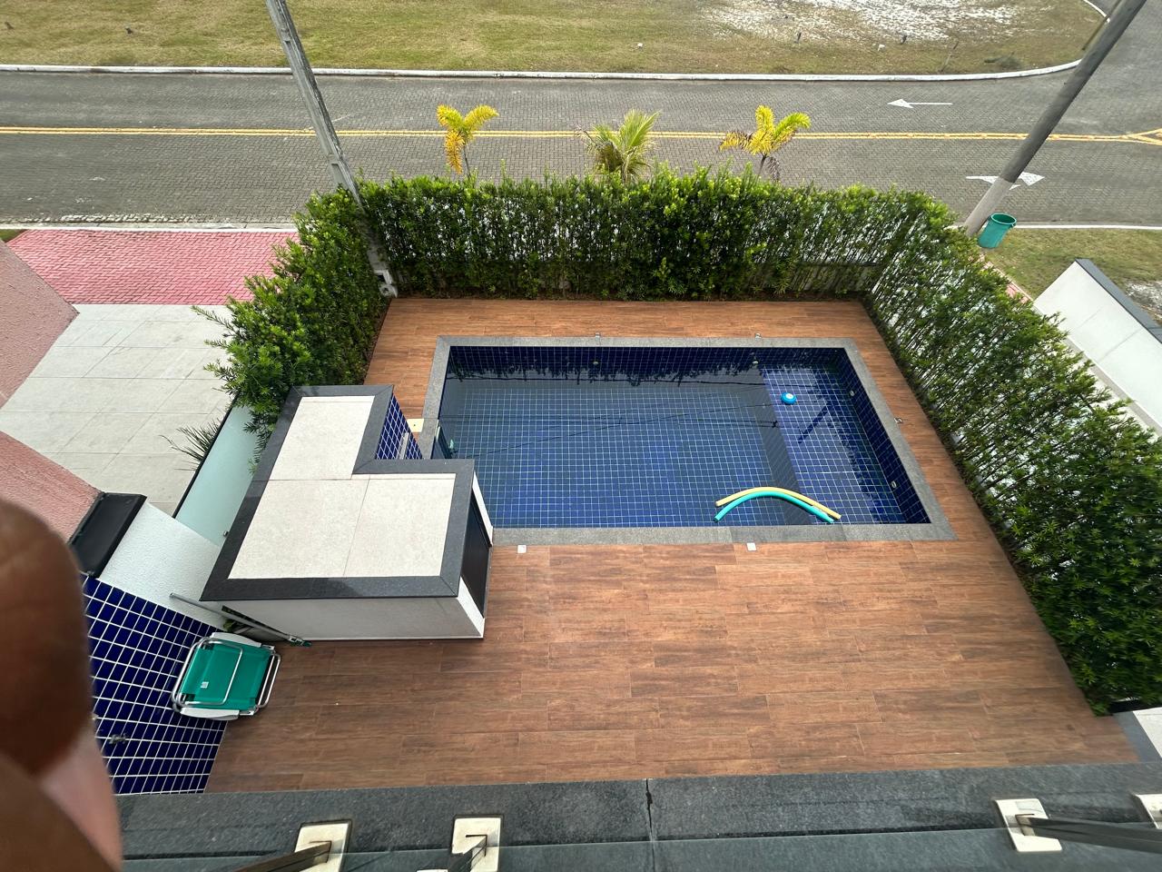 CAS261316 Sobrado no Condomínio Flora Rica Peruíbe com 4 suítes e piscina