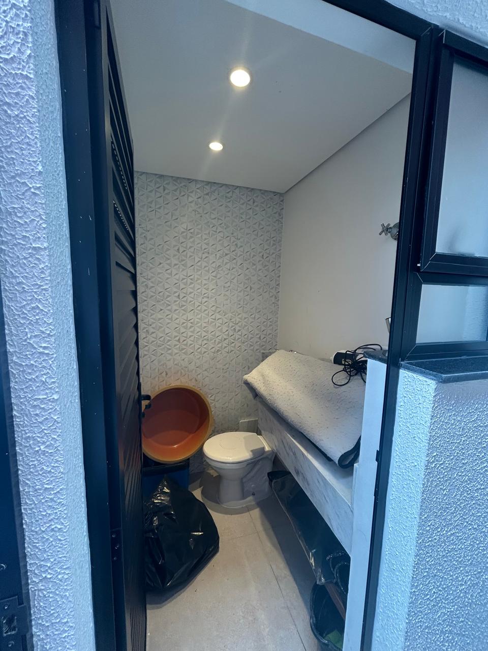 CAS261316 Sobrado no Condomínio Flora Rica Peruíbe com 4 suítes e piscina