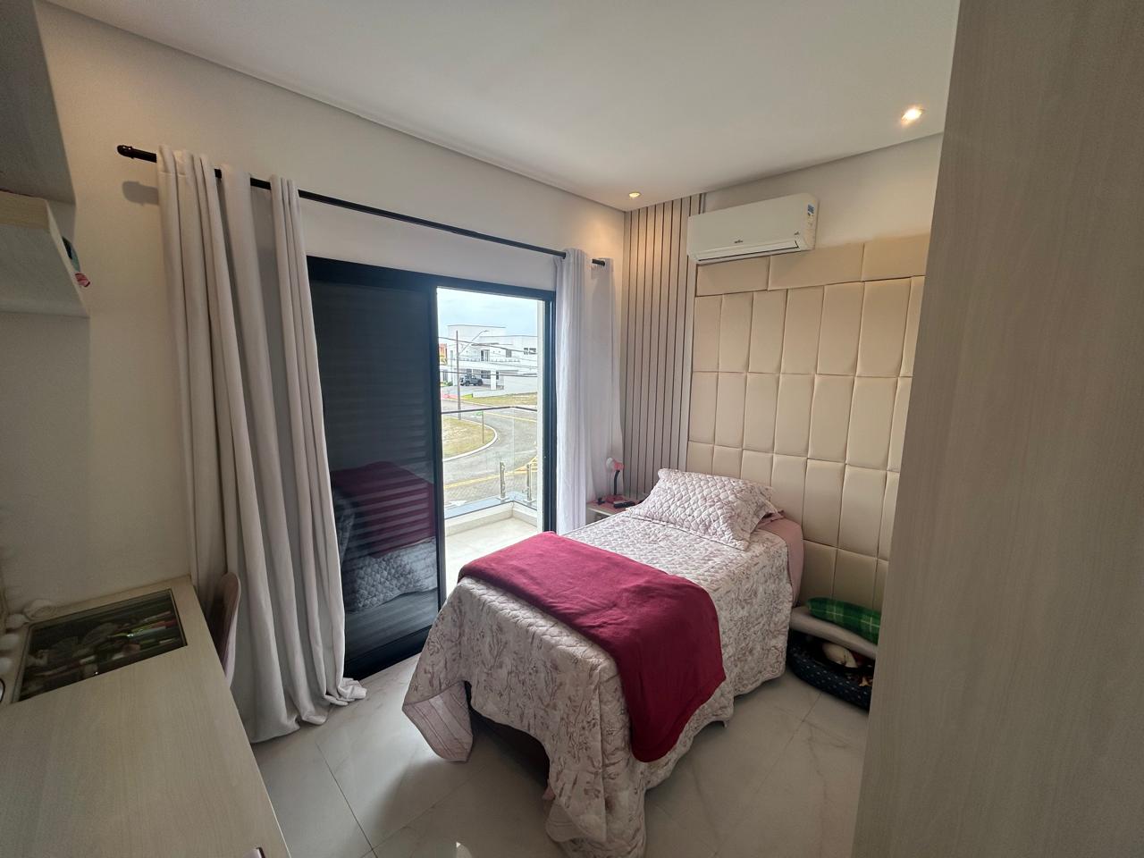 CAS261316 Sobrado no Condomínio Flora Rica Peruíbe com 4 suítes e piscina