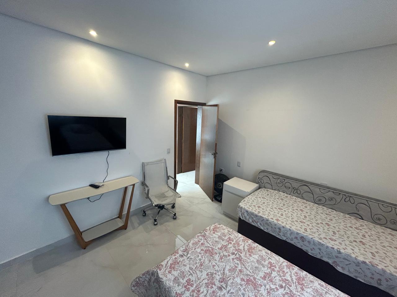 CAS261316 Sobrado no Condomínio Flora Rica Peruíbe com 4 suítes e piscina