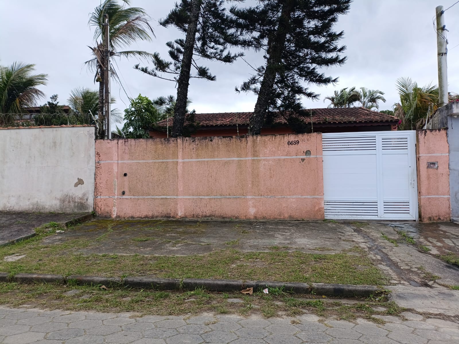 Casa em Itanhaém com 4 dormitórios e terreno duplo com entrada por duas ruas!
