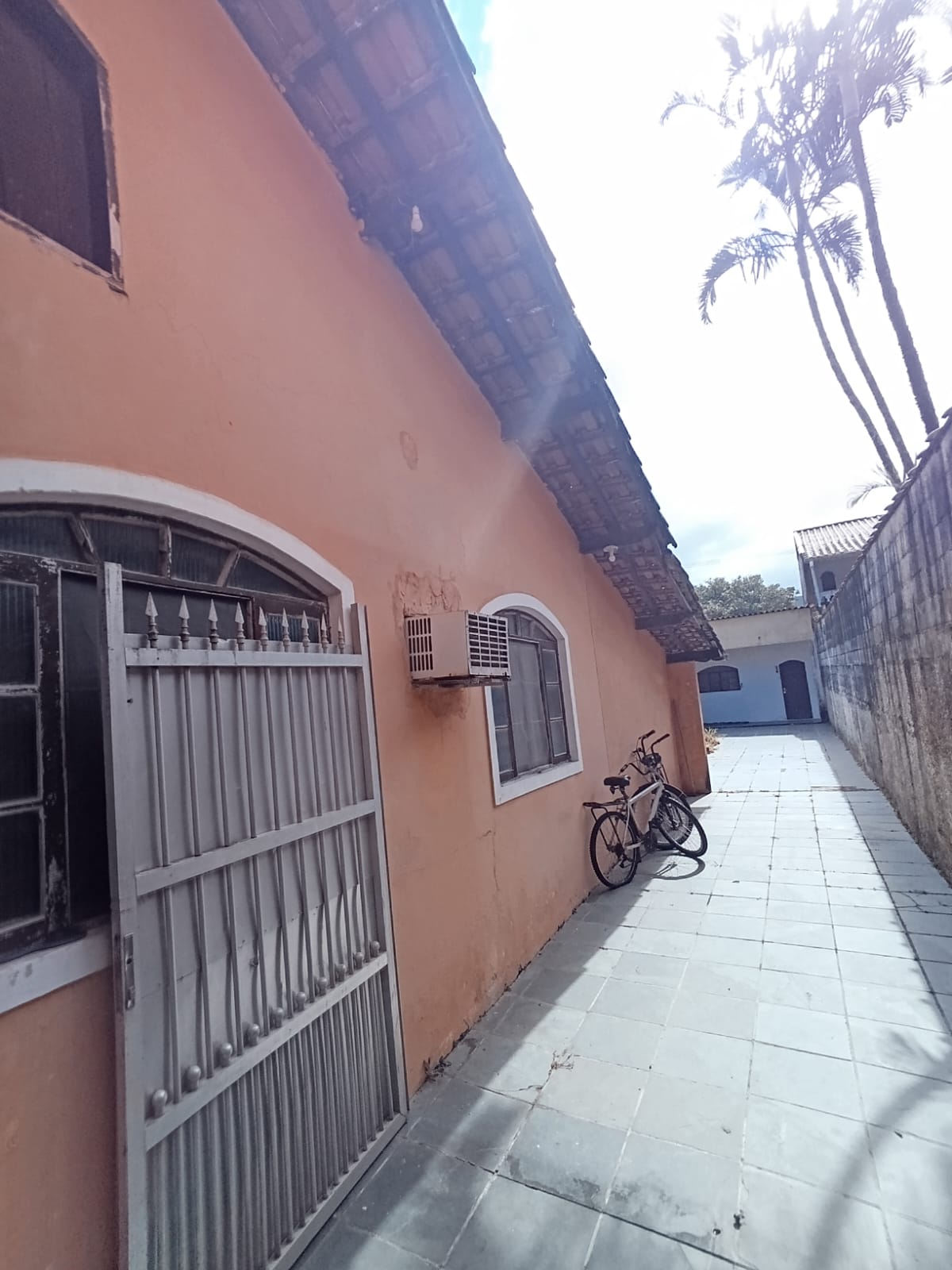 Casa em Itanhaém com 4 dormitórios e terreno duplo com entrada por duas ruas!