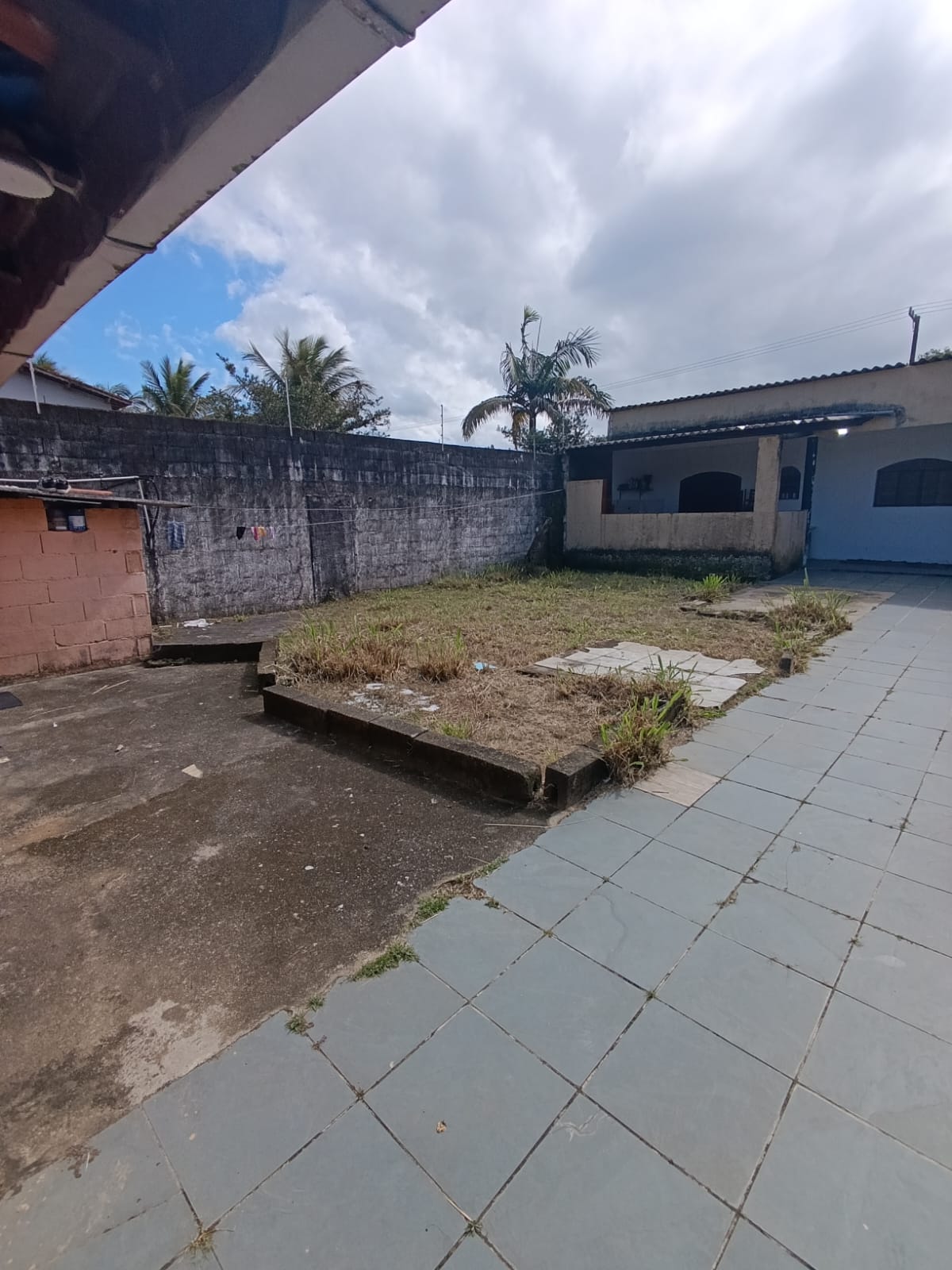 Casa em Itanhaém com 4 dormitórios e terreno duplo com entrada por duas ruas!