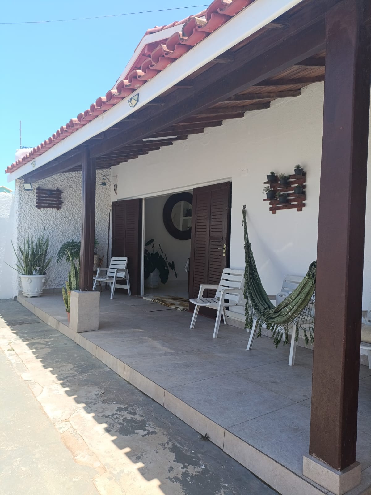 CAS261317 Casa térrea em Itanhaém com 04 dormitórios e acabamento em porcelanato