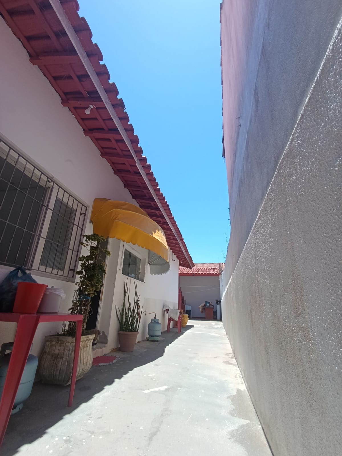 CAS261317 Casa térrea em Itanhaém com 04 dormitórios e acabamento em porcelanato