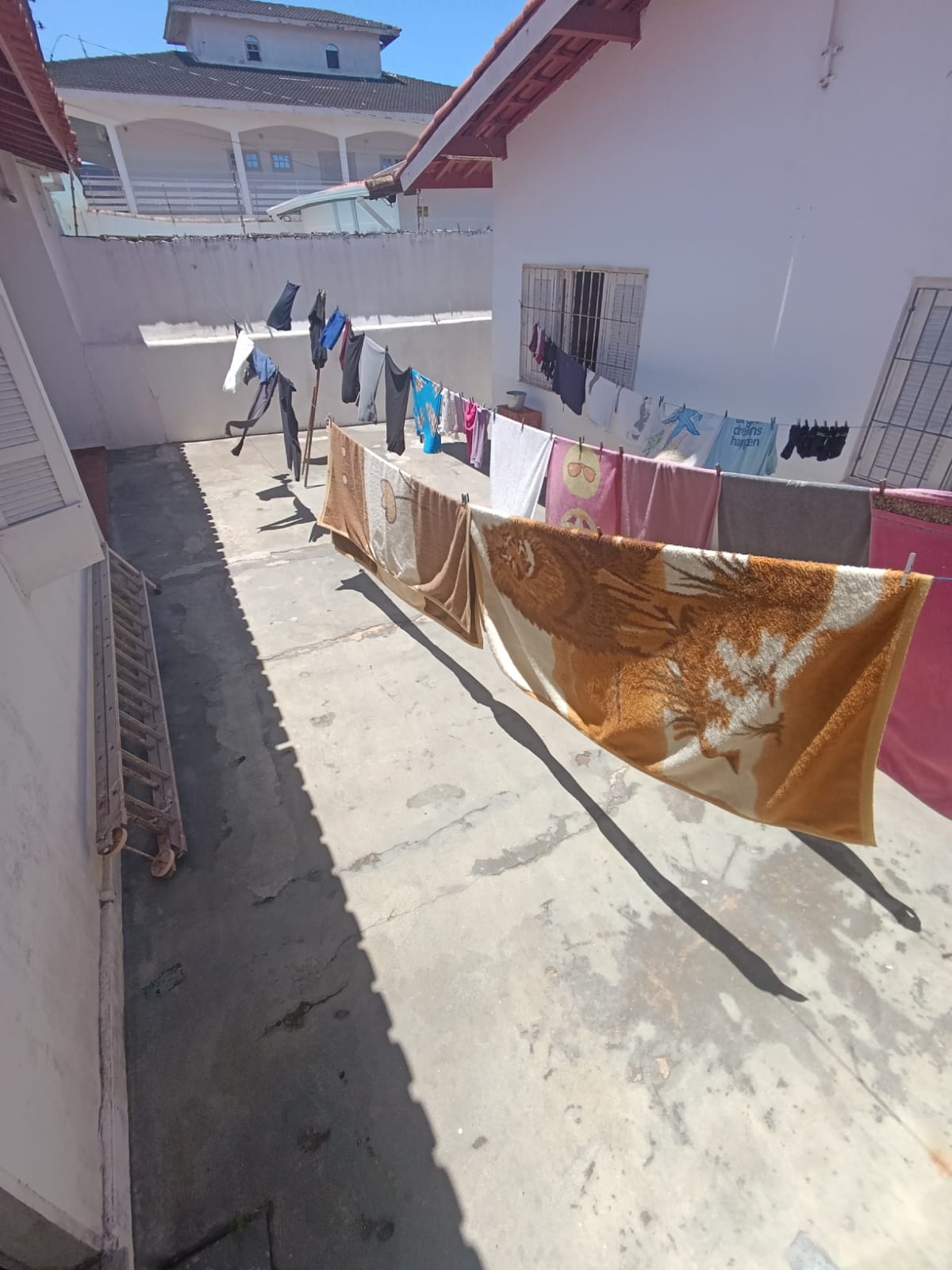 CAS261317 Casa térrea em Itanhaém com 04 dormitórios e acabamento em porcelanato