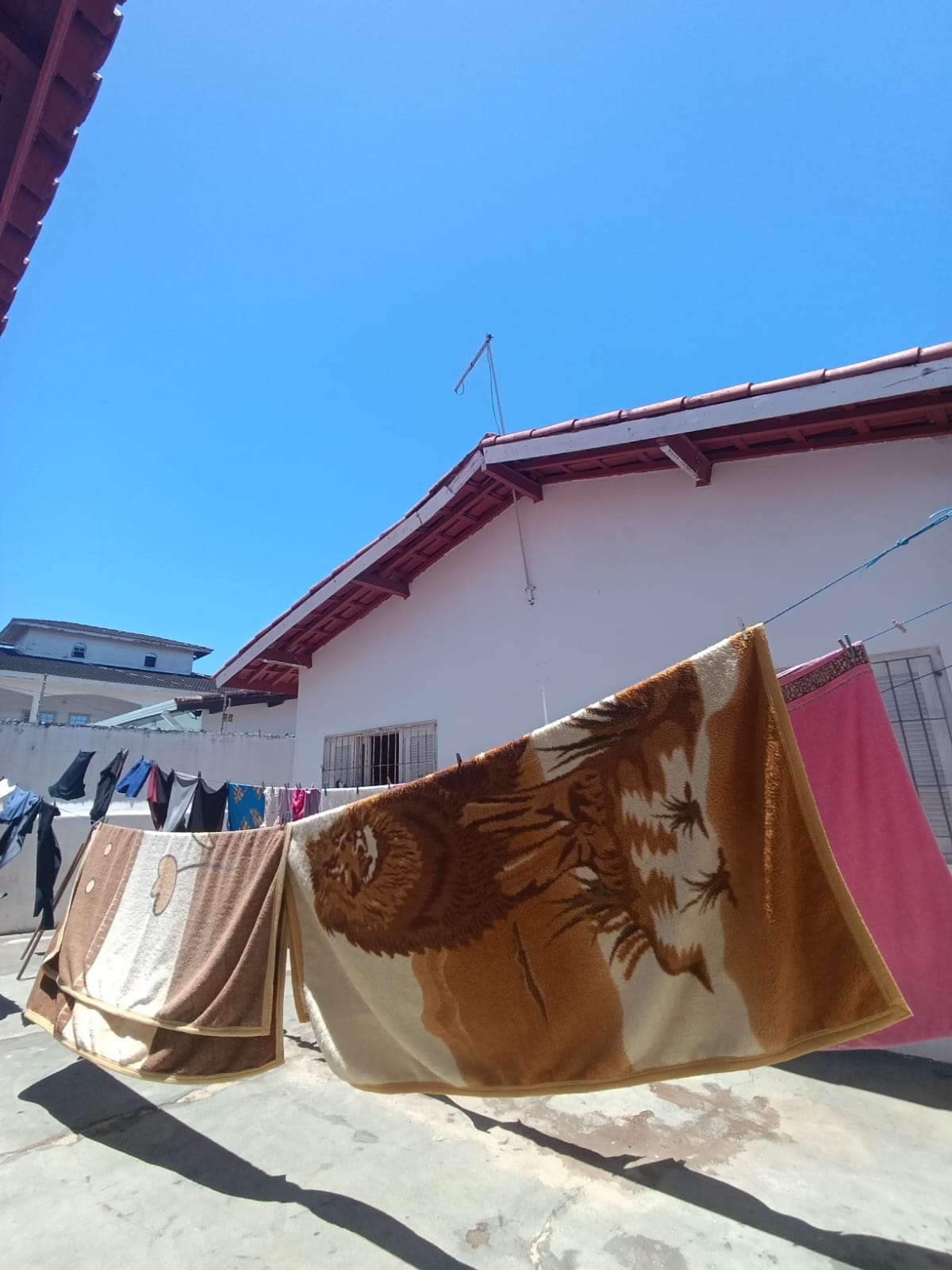 CAS261317 Casa térrea em Itanhaém com 04 dormitórios e acabamento em porcelanato