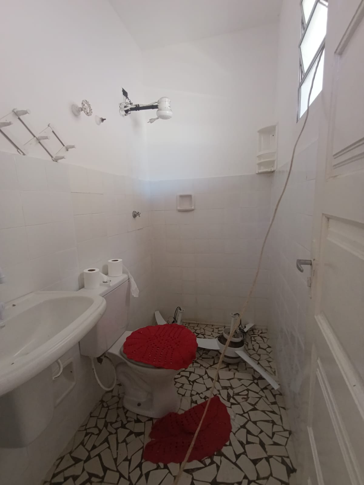 CAS261317 Casa térrea em Itanhaém com 04 dormitórios e acabamento em porcelanato