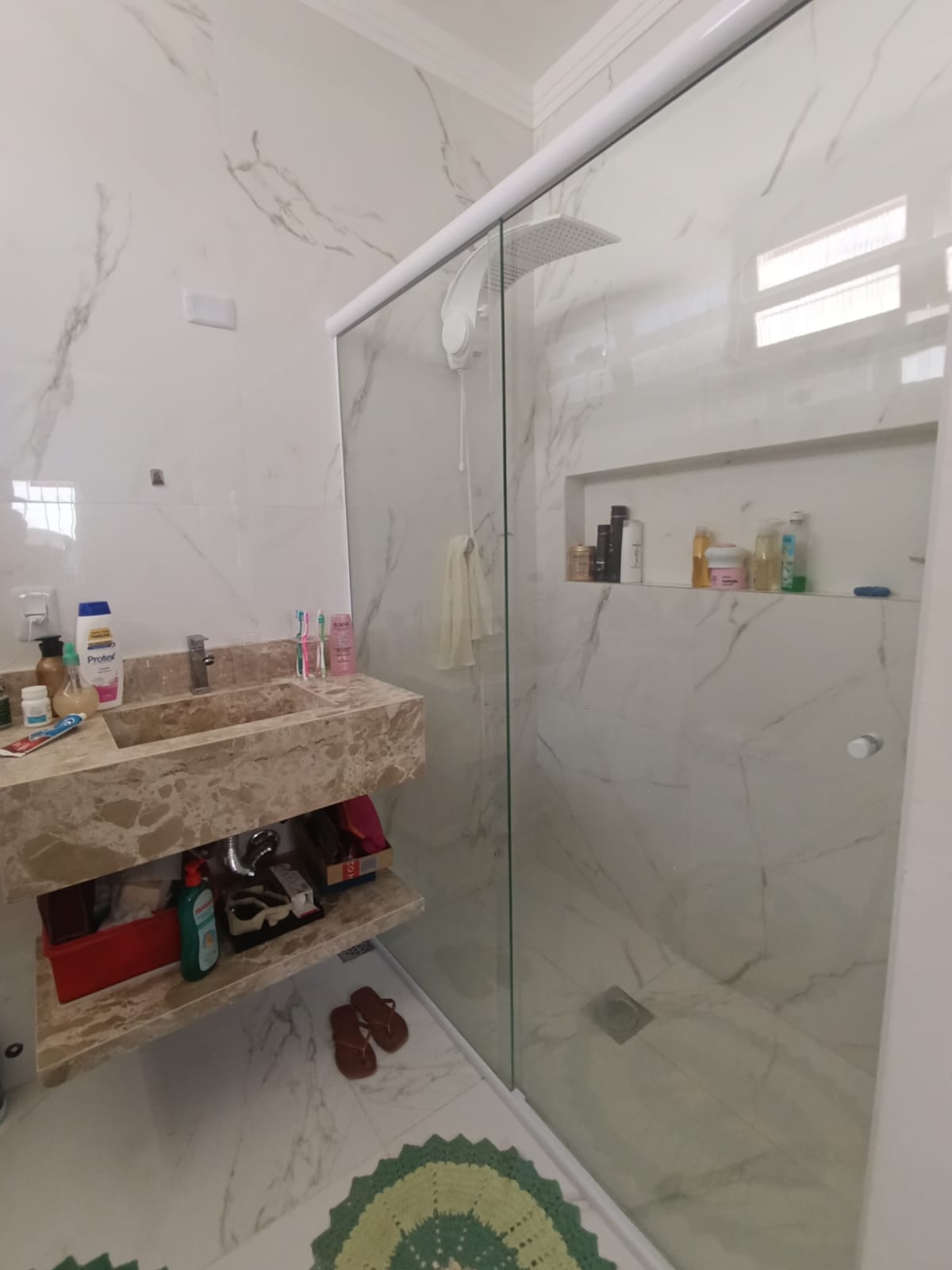 CAS261317 Casa térrea em Itanhaém com 04 dormitórios e acabamento em porcelanato