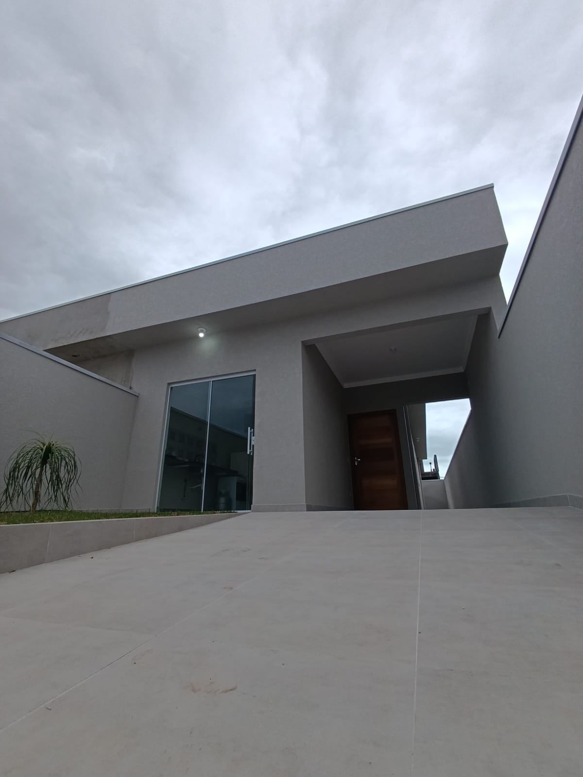 CAS261337 Casa assobradada em Itanhaém de esquina com 03 dormitórios e área gourmet