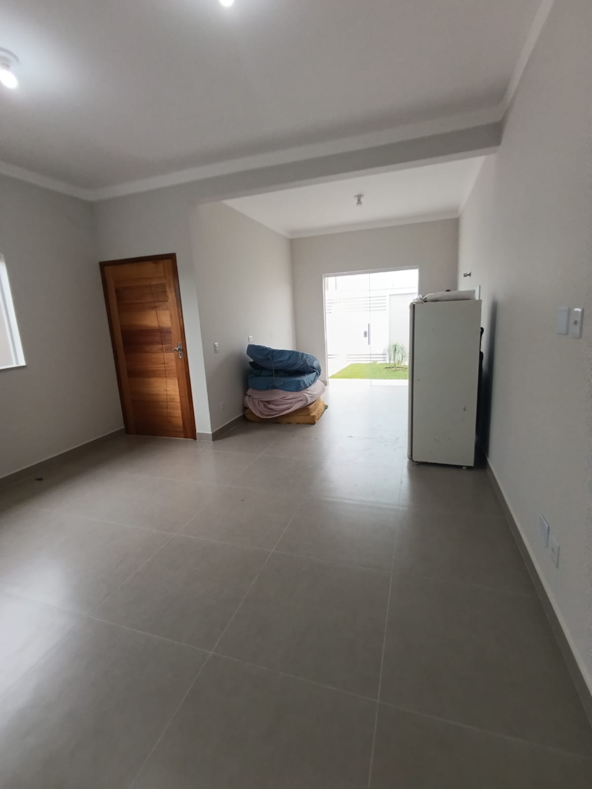 CAS261337 Casa assobradada em Itanhaém de esquina com 03 dormitórios e área gourmet