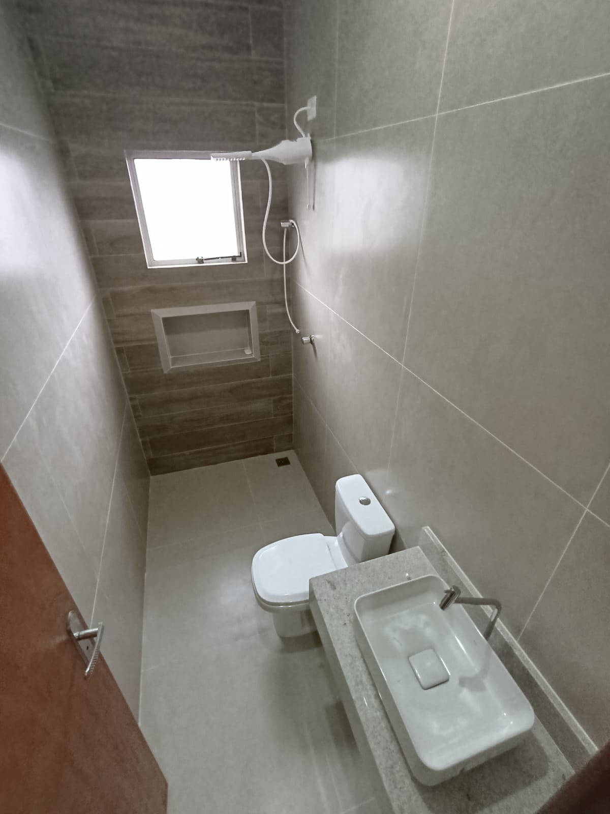 CAS261337 Casa assobradada em Itanhaém de esquina com 03 dormitórios e área gourmet