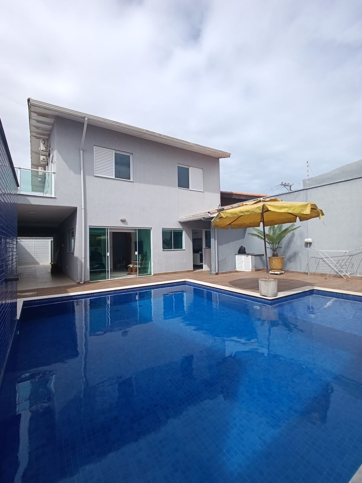 CAS261344 Sobrado Sustentável com 4 Dormitórios e Piscina a 100m do Mar em Itanhaém