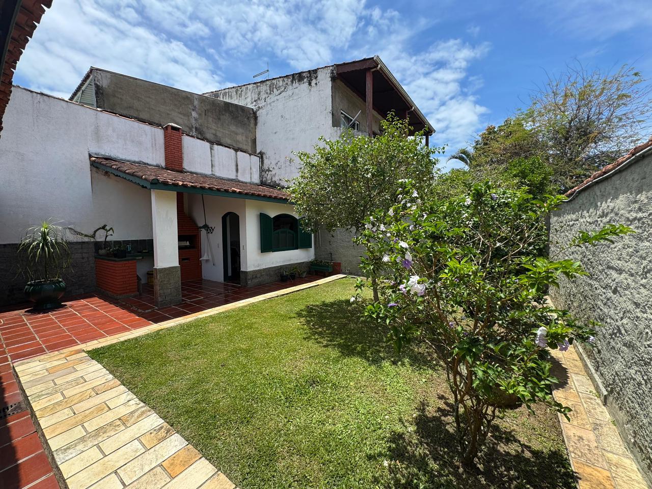 CAS261347 Casa de Esquina à Venda no Jardim Suarão Itanhaém – 03 Dormitórios