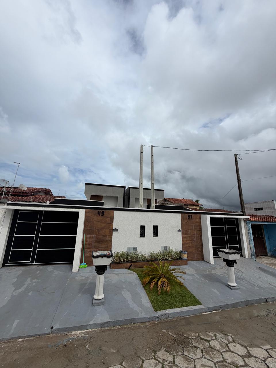 CAS261355 Casa Moderna à Venda no Cibratel Itanhaém – 02 Dormitórios com Piscina