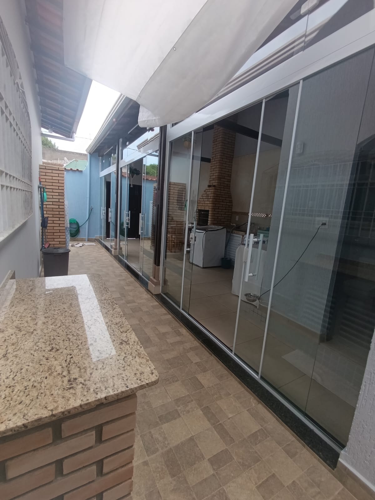 CAS261358 Casa de Esquina no Suarão Itanhaém – 03 Dormitórios com Edícula e Móveis Planejados