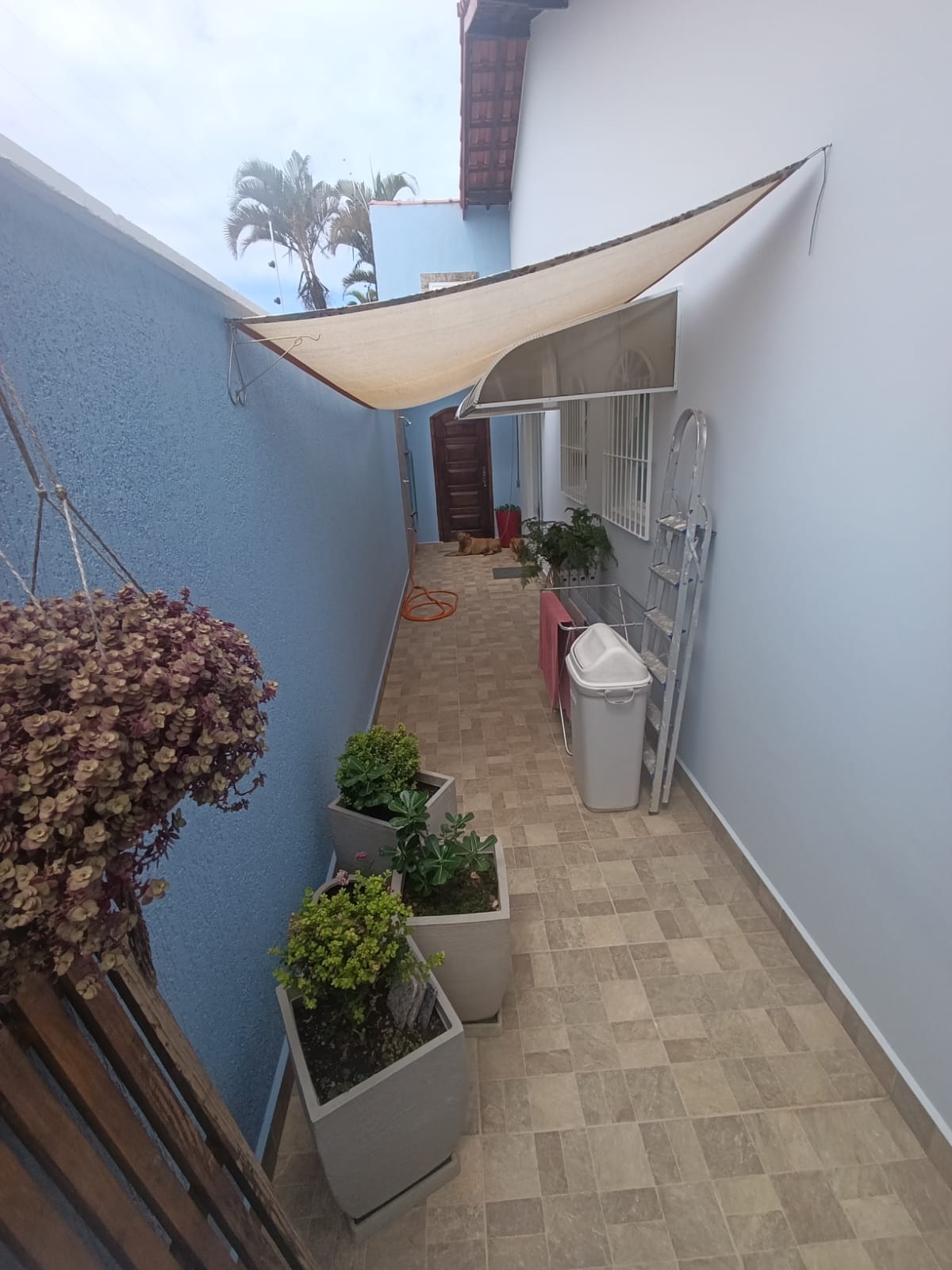 CAS261358 Casa de Esquina no Suarão Itanhaém – 03 Dormitórios com Edícula e Móveis Planejados