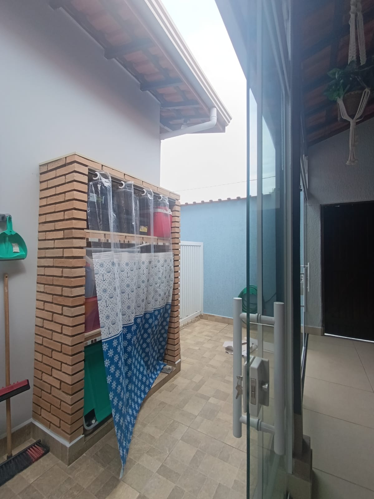 CAS261358 Casa de Esquina no Suarão Itanhaém – 03 Dormitórios com Edícula e Móveis Planejados